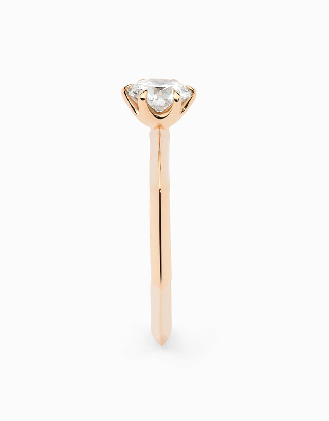 Anell solitari de compromís amb diamant natural