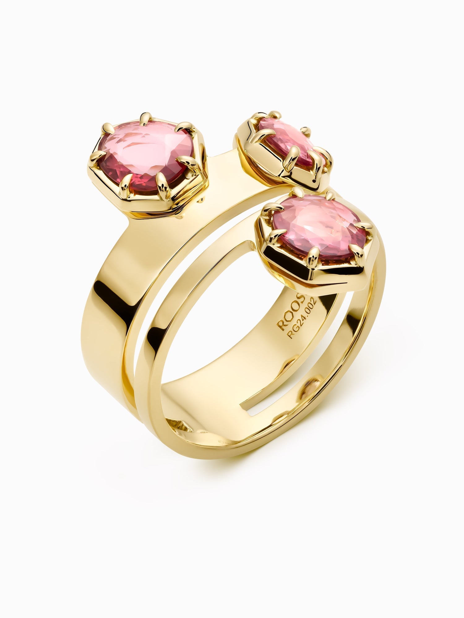 N.68 · Gold Ring and 3 Garnets · Rhodolite