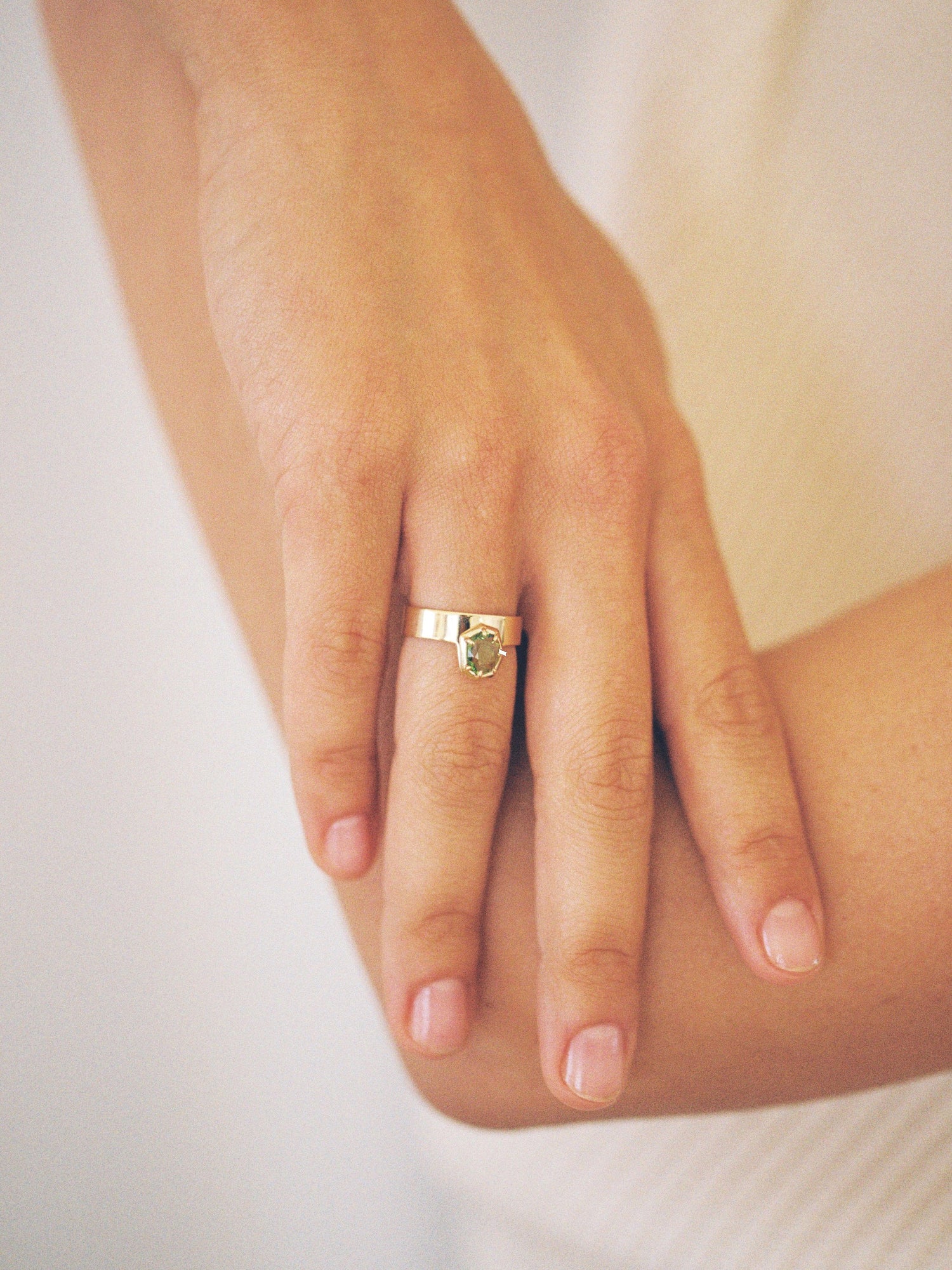 N.3 · Anell d'or i Tsavorita - Roosik & Co - Anell