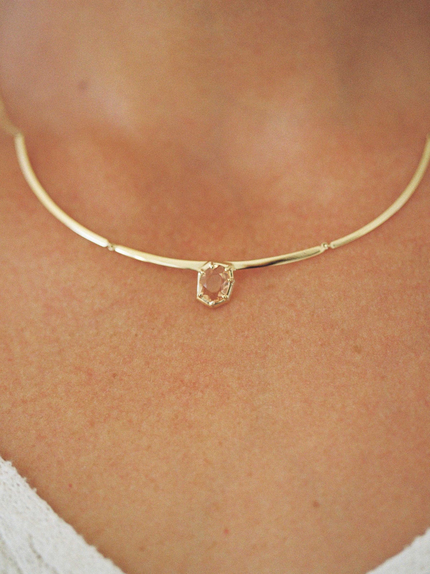 N.5 · Collaret d'or groc i granat Malay - Roosik & Co - Collaret