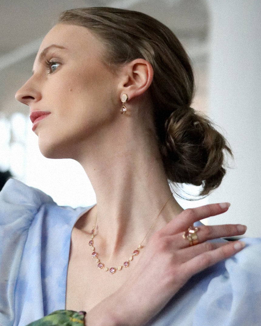 N.37 · Pendientes de oro y granate Malay