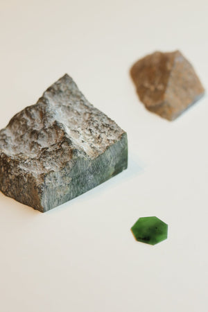 El Jade Nefrita: la pedra del silenci interior i l’harmonia verda