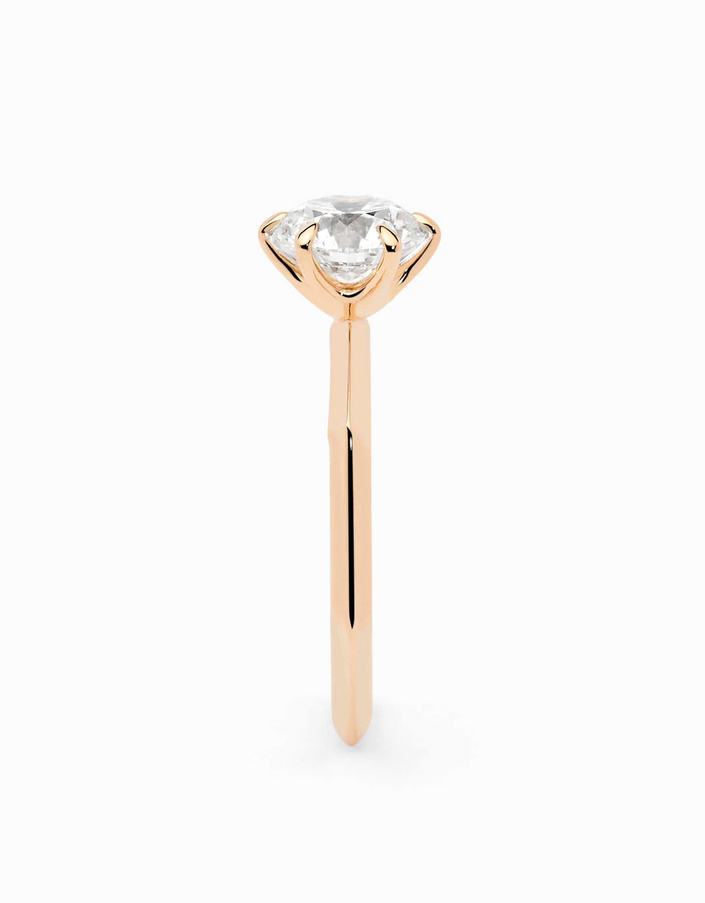 Anell de compromís solitari amb diamant natural