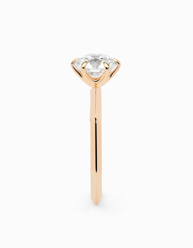 Anell de compromís solitari amb diamant natural