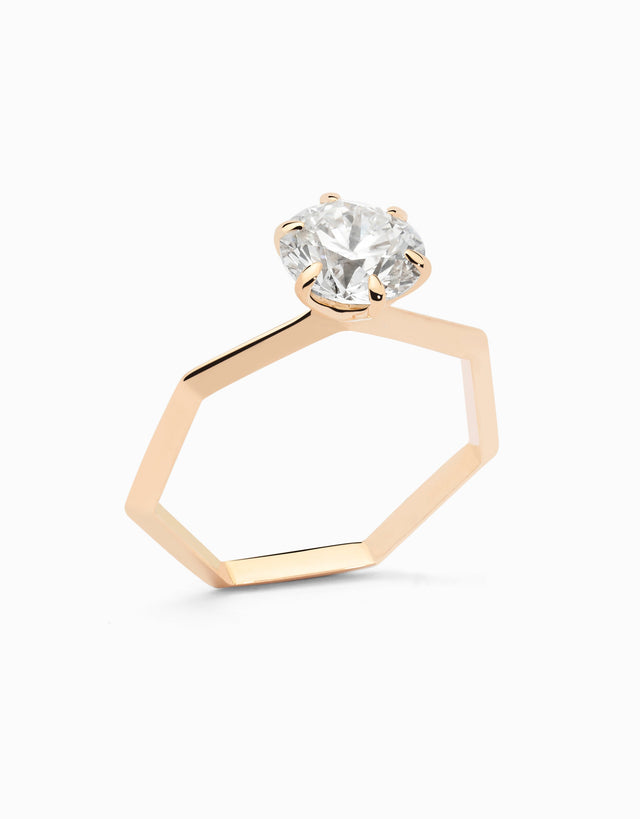 Anell solitari de compromís heptagonal amb diamant natural