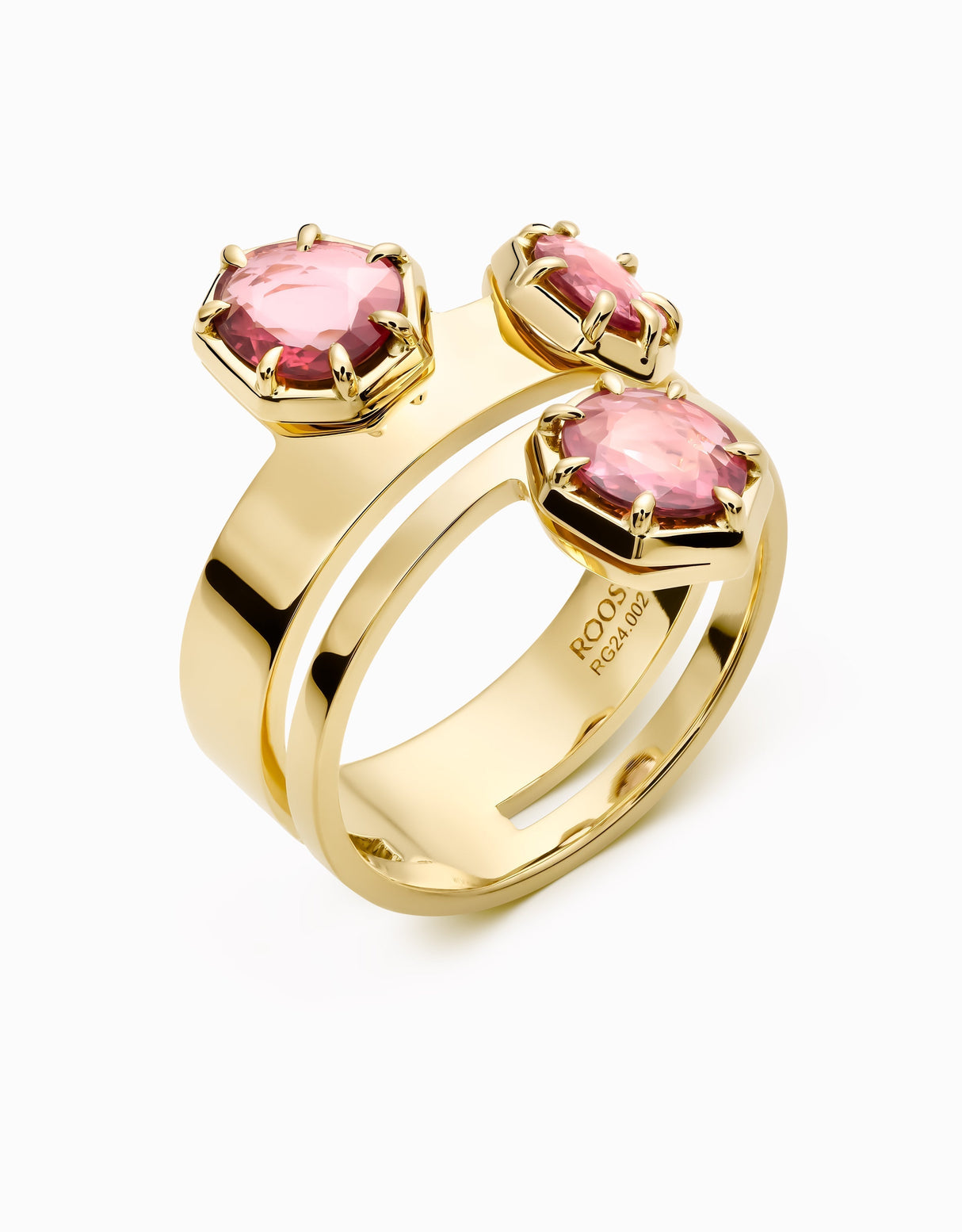 N.68 · Anillo de oro y 3 Granates · Rodolita